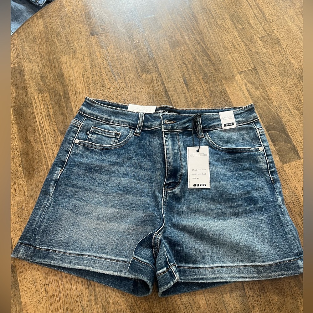 NWT Judy Blue shorts size XL